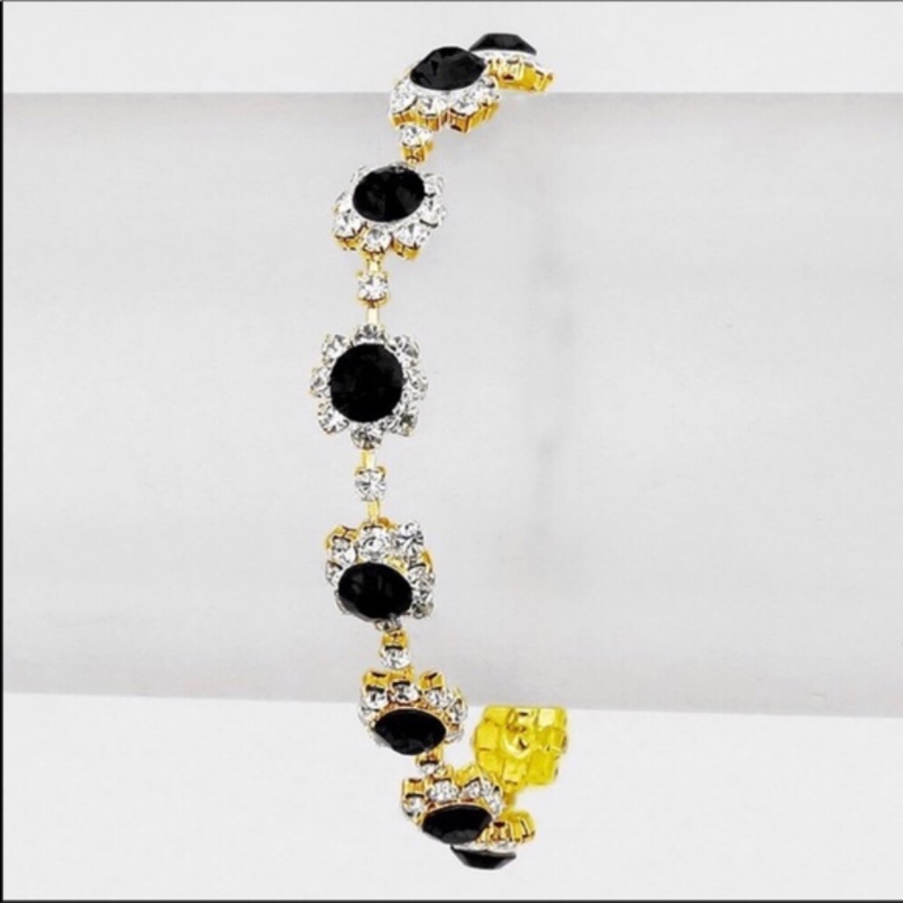 🔴 3 for $25 🔴 Rosette Crystal Bracelet